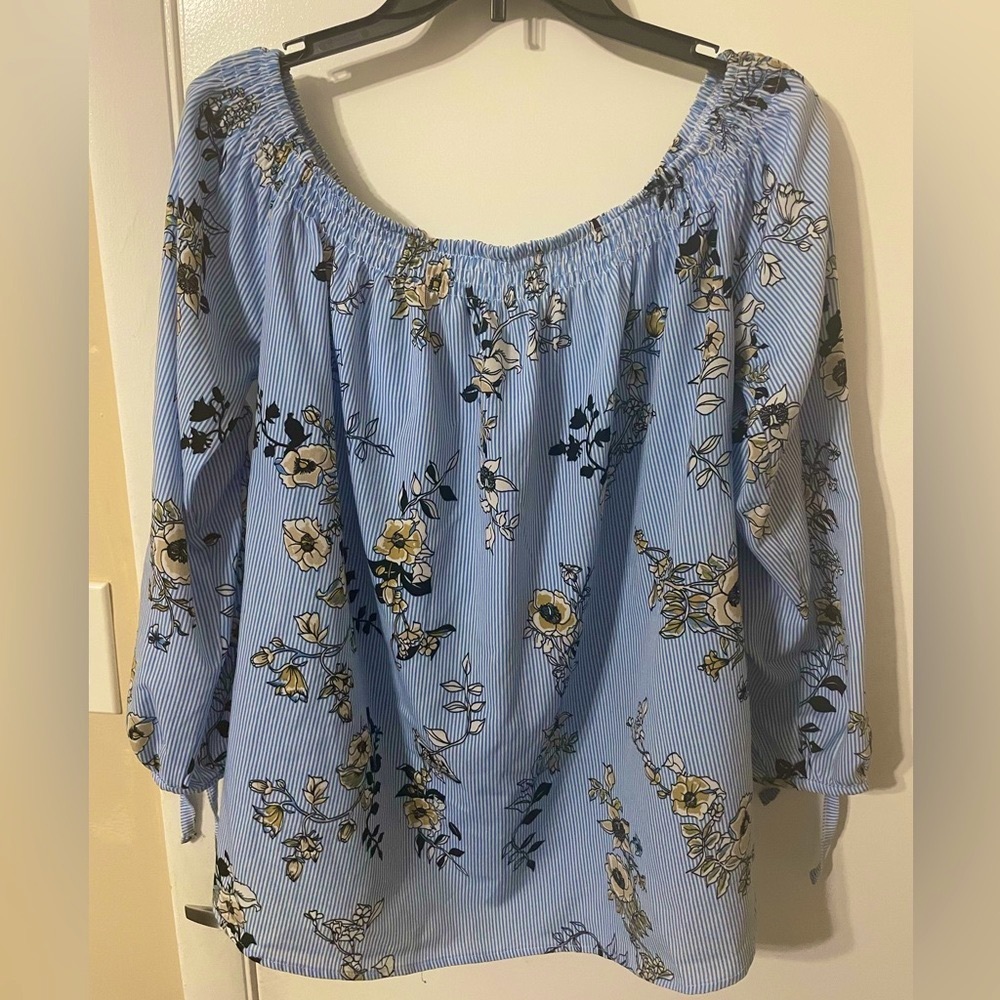 2X Blue floral blouse
